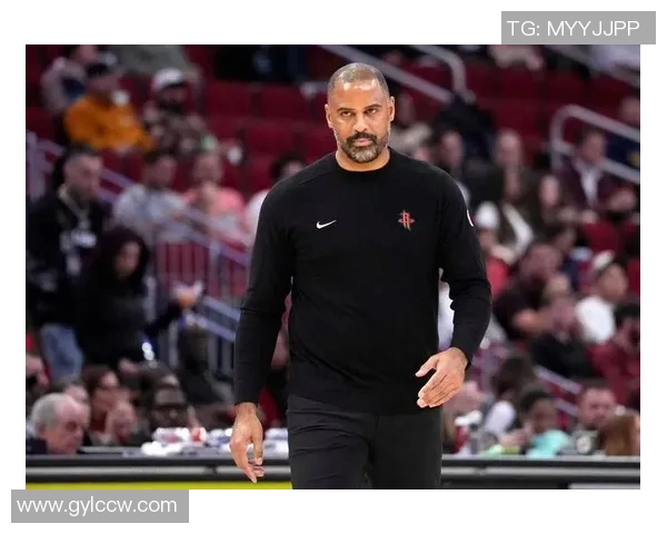 火箭战术调整见效!乌杜卡变阵激活替补火力,防守策略锁死利拉德,杰伦-格林半场爆发砍22分 火箭战术调整见效!乌杜卡变阵激活替补火力,防守策略锁死利拉德,杰伦-格林半场爆发砍22分